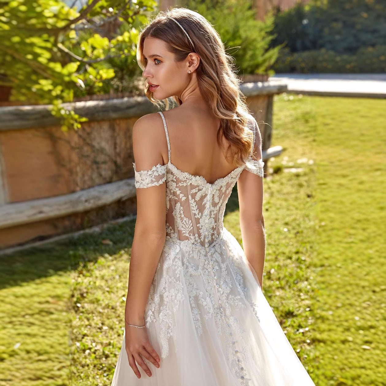 Lady's One-shoulder Fitted Wedding Dress